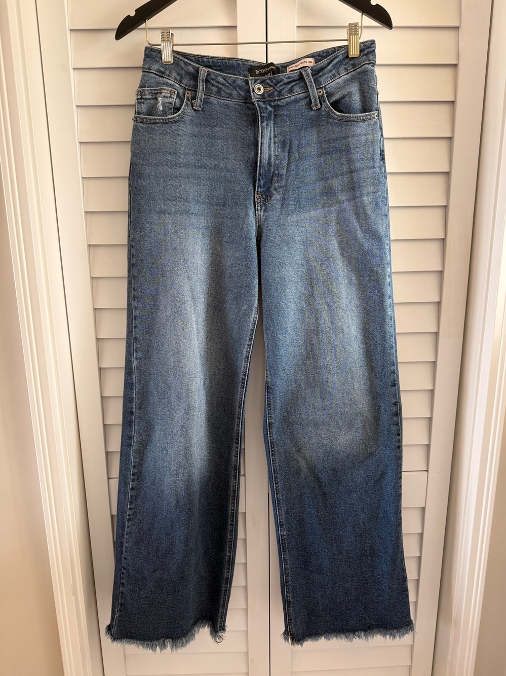 BCBGeneration Women’s High Rise Wide Leg Raw Hem Jeans Size 29